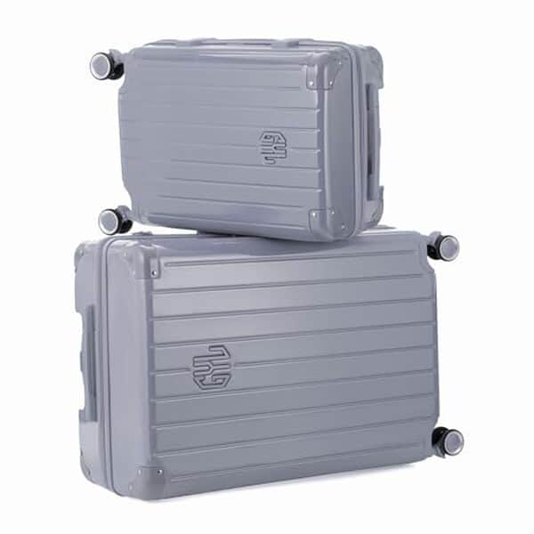 Découvrez notre test complet de l'ensemble de valises rigides gYL Intemporelle en polycarbonate argenté : confort, durabilité et style au rendez-vous pour voyager en toute sérénité