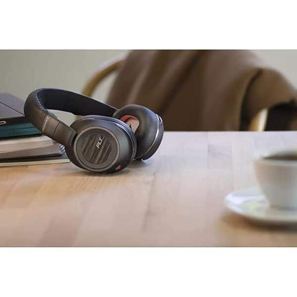 Découvrez notre test détaillé du casque sans fil Plantronics Voyager 8200 UC noir : performances, qualité audio, autonomie et connectivité UC analysées. 