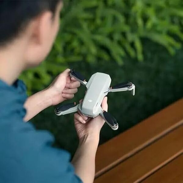 Découvrez notre test complet du drone DJI Mini 4K : performances vidéo exceptionnelles, poids ultra-léger et autonomie impressionnante pour vos prises de vue aériennes.